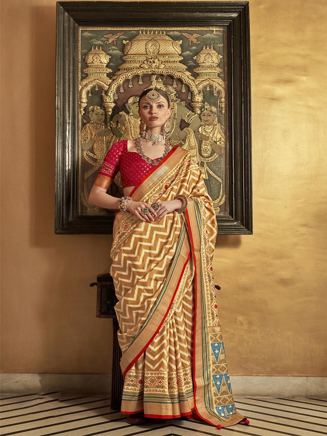 

AVANSHEE Ethnic Motifs Zari Printed Saree, Mustard