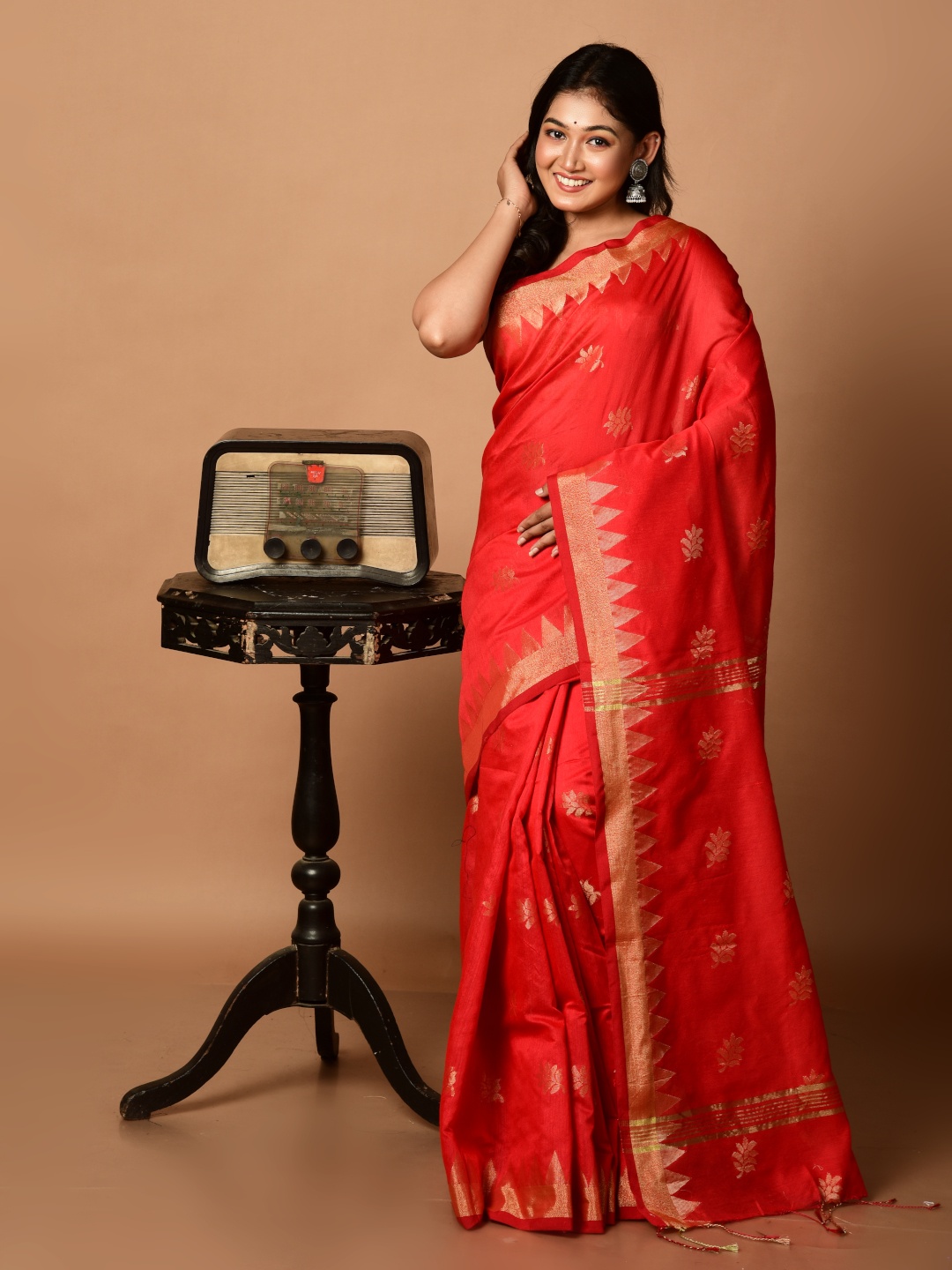 

Laa Calcutta Woven Design Saree with Blouse Piece, Red