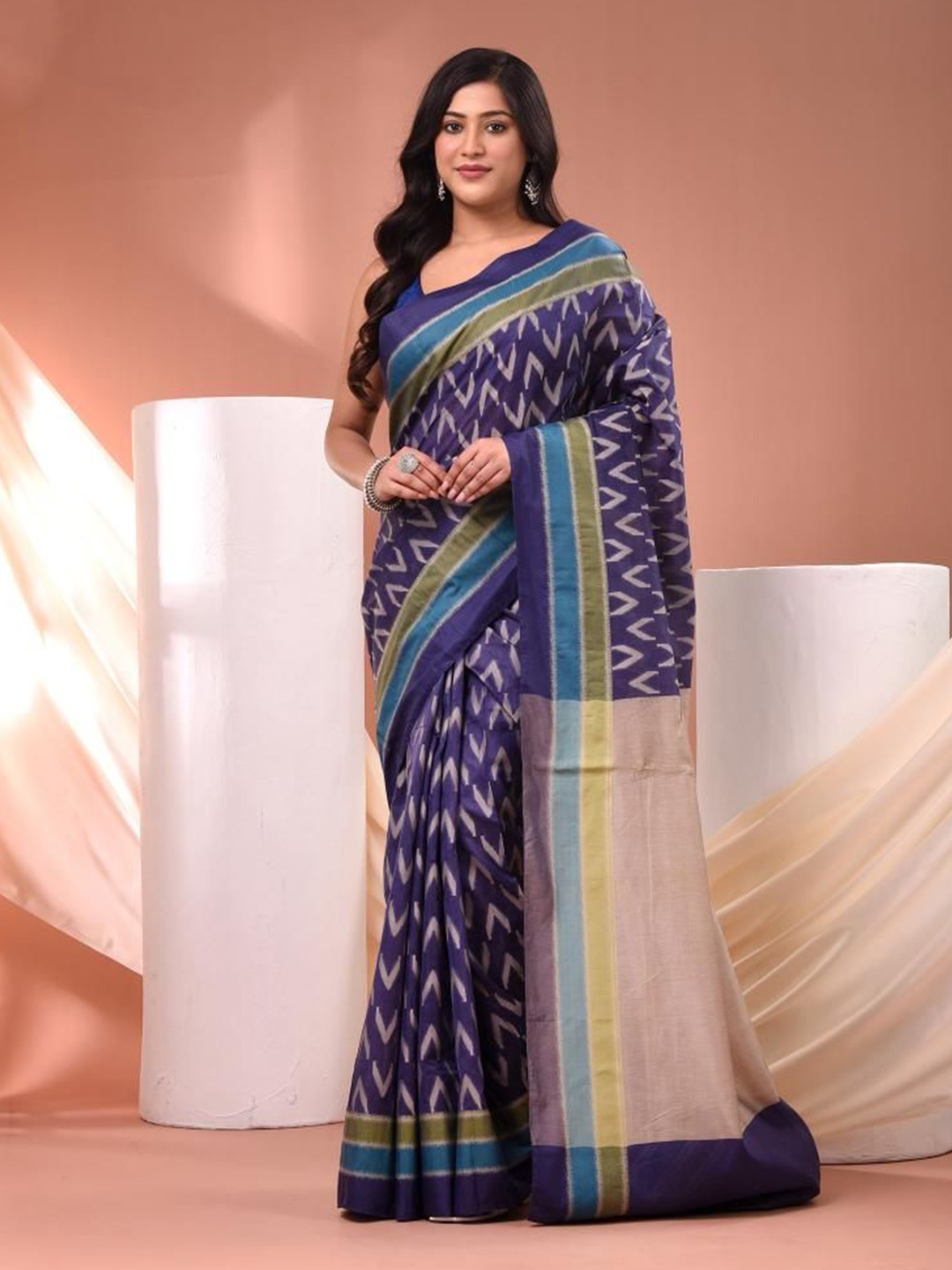 

VIBHAVARI Woven Design Pure Cotton Saree, Blue