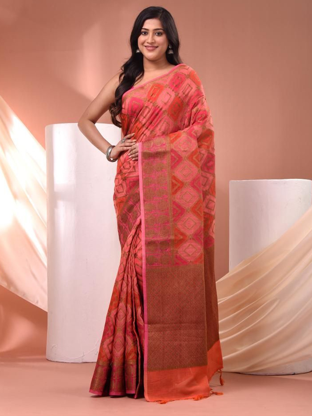 

VIBHAVARI Ethnic Motifs Zari Saree, Peach