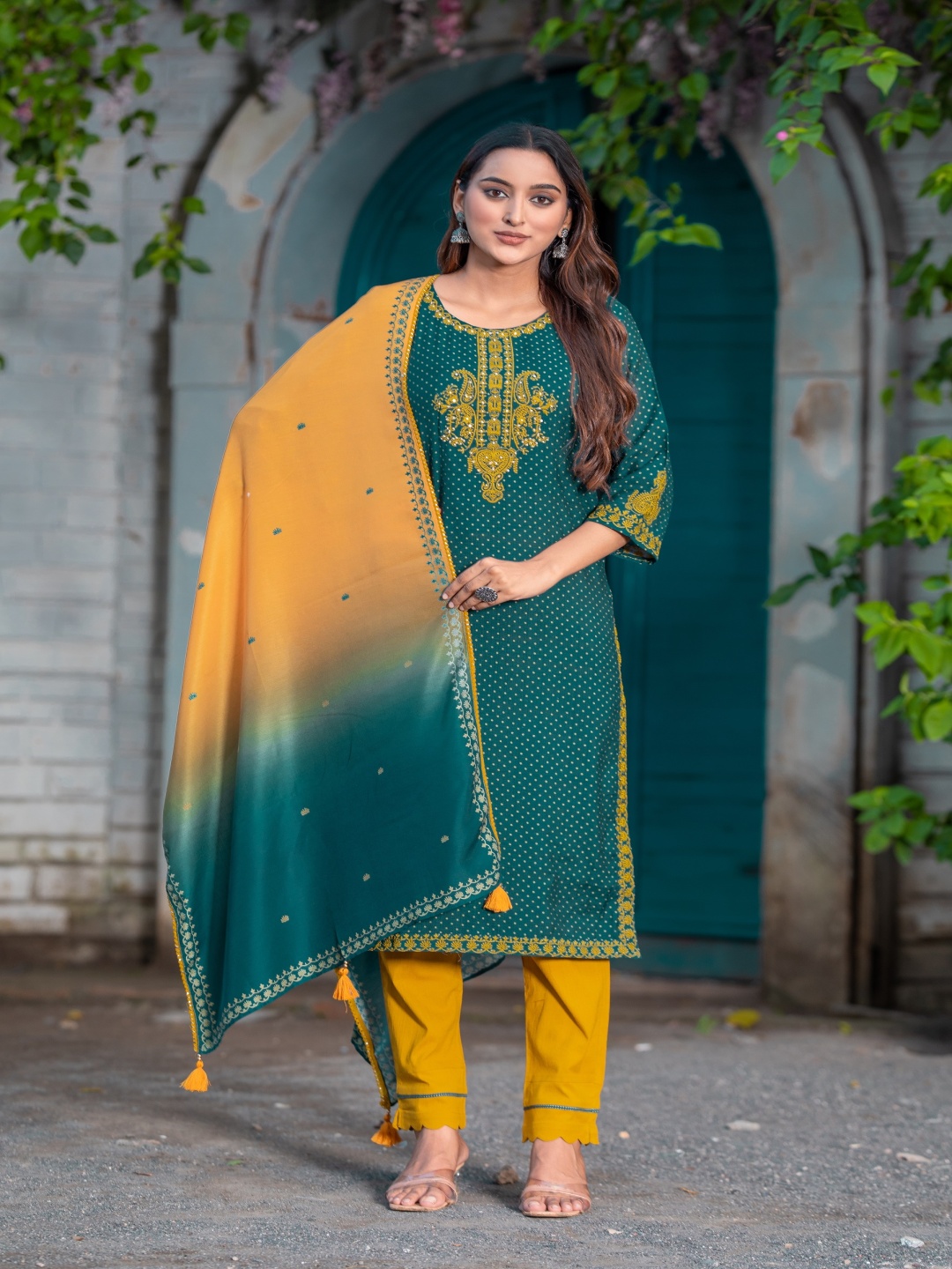 

KODILA ENTERPRISE Women Embroidered Regular Kurti with Trousers & With Dupatta, Green