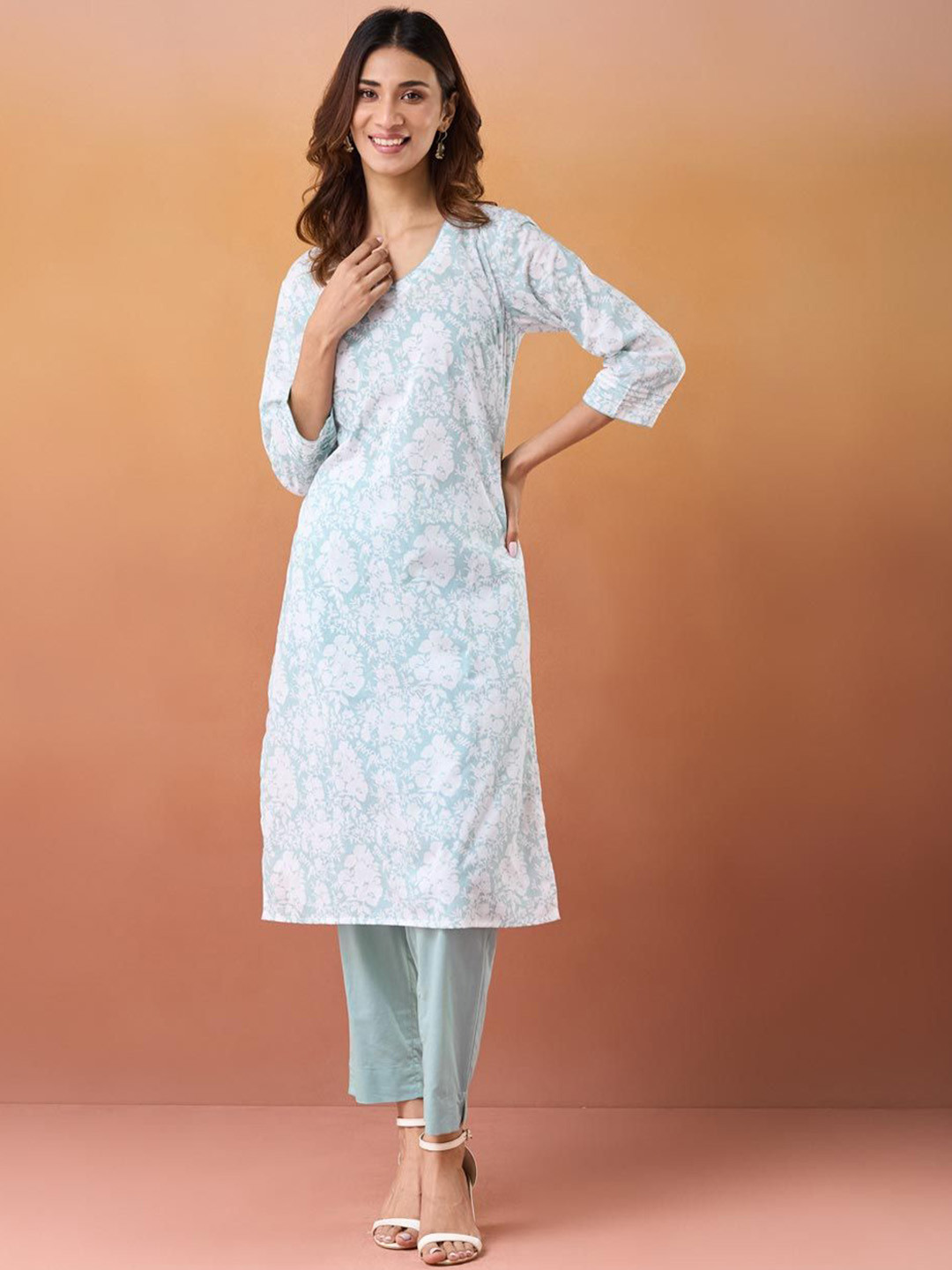

Fabindia Floral Printed V-Neck Pure Cotton Straight Kurta With Trousers, Blue