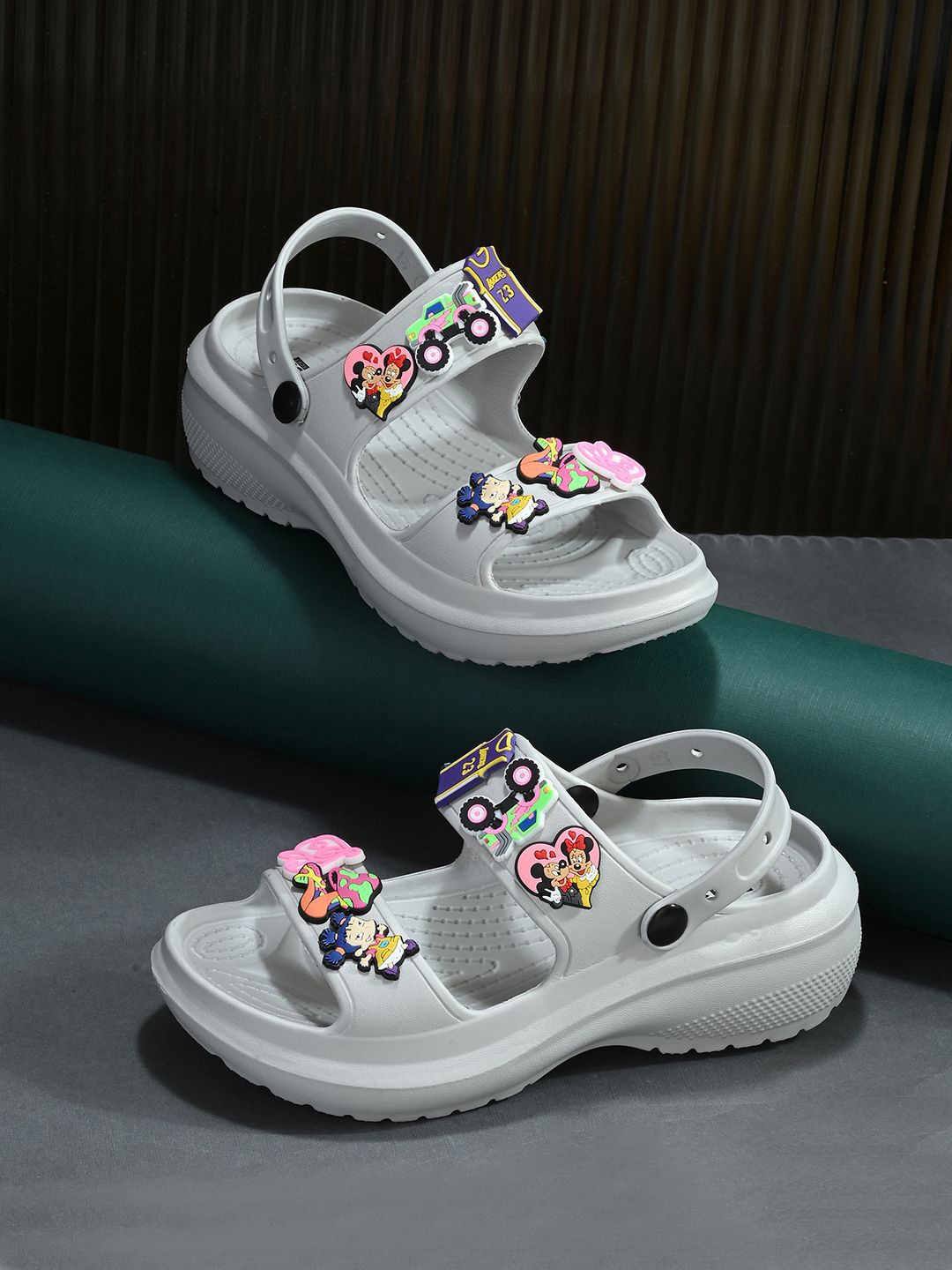 

DOCTOR HEALTH SUPER SOFT Women Self Design Sliders, Grey