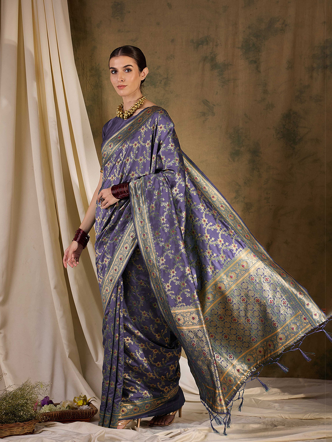 

DEVATITHI Ethnic Motifs Zari Silk Blend Banarasi Saree, Lavender