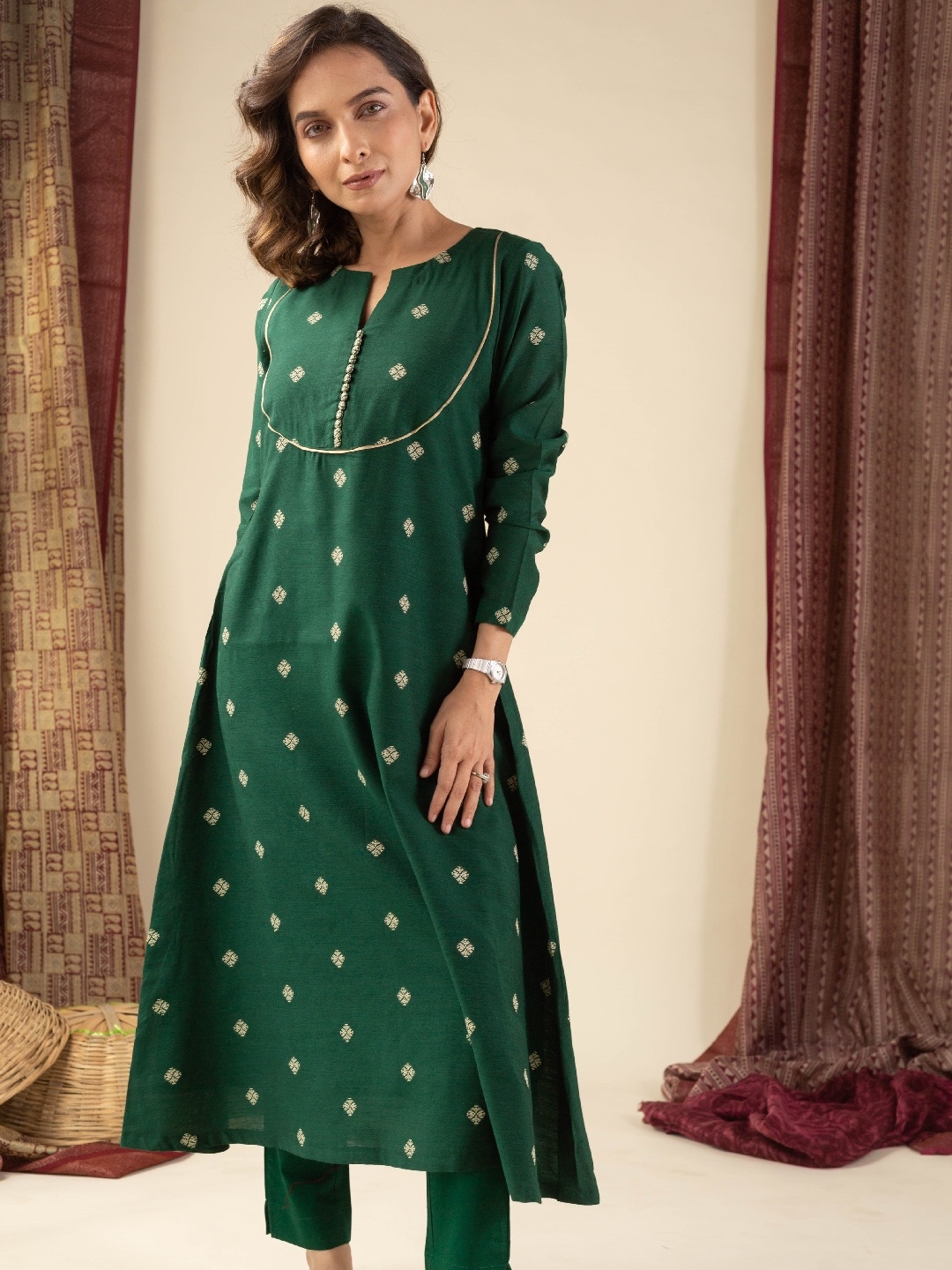 

KUSVAA Hrudya Geometric Woven Design Notch Neck Cotton Silk A-Line Kurta, Green