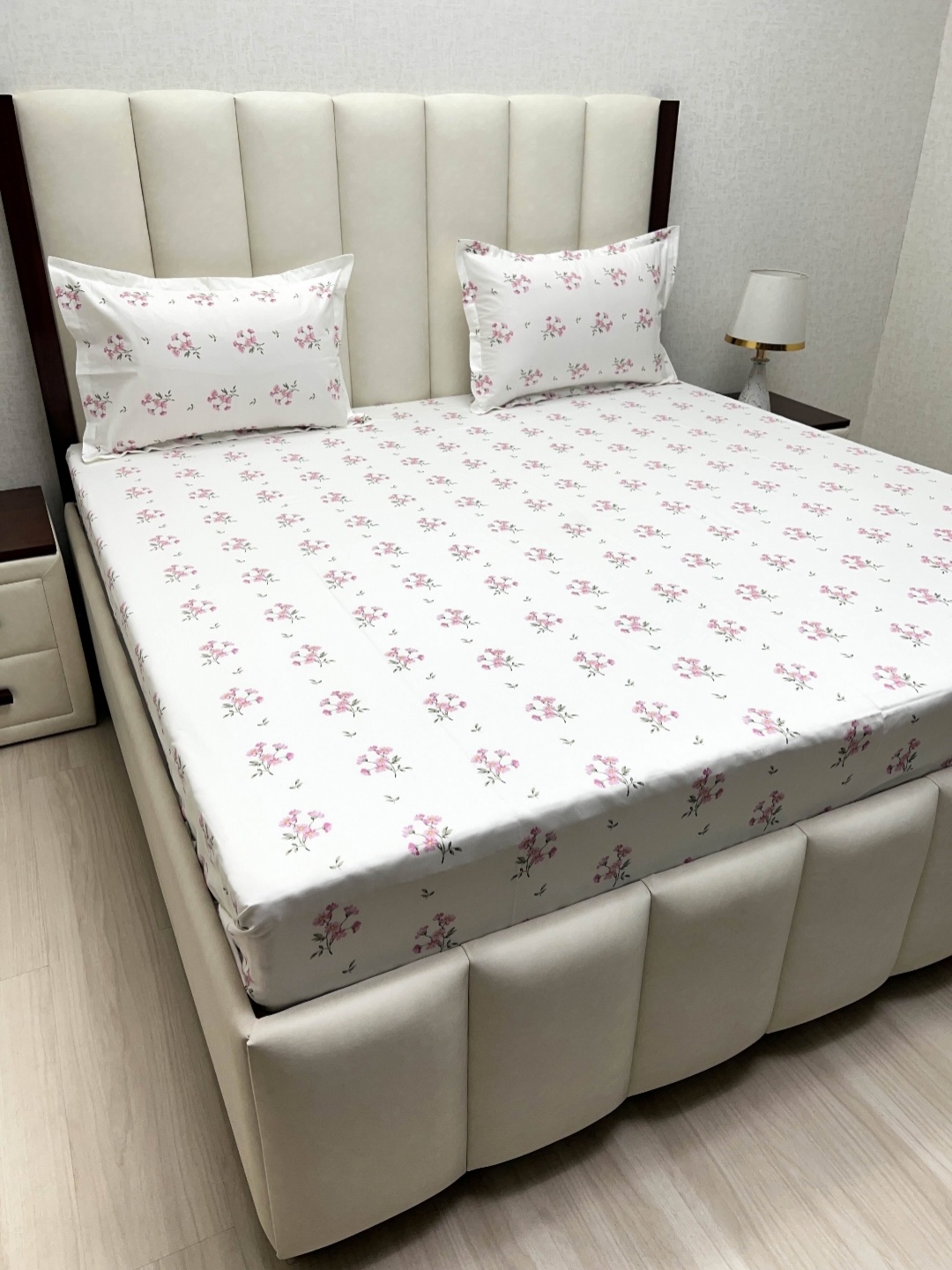 

Pure Decor Royal Passion White 300 TC Pure Cotton Queen Bedsheet Set 2.28 m x 2.54 m