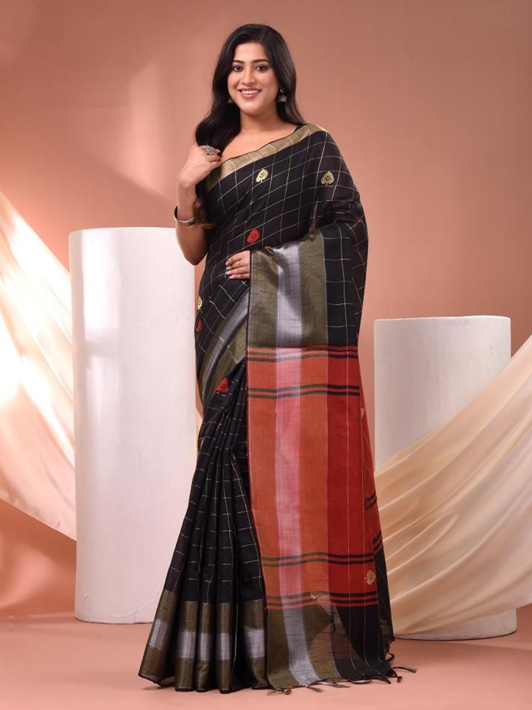 

VIBHAVARI Checked Zari Saree, Black