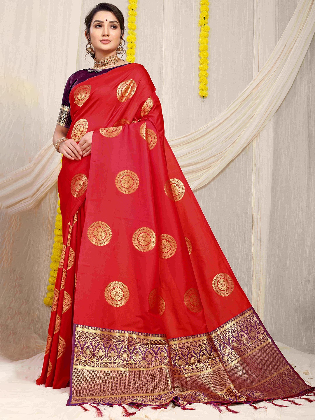 

amirat Woven Design Zari Pure Silk Banarasi Saree, Red