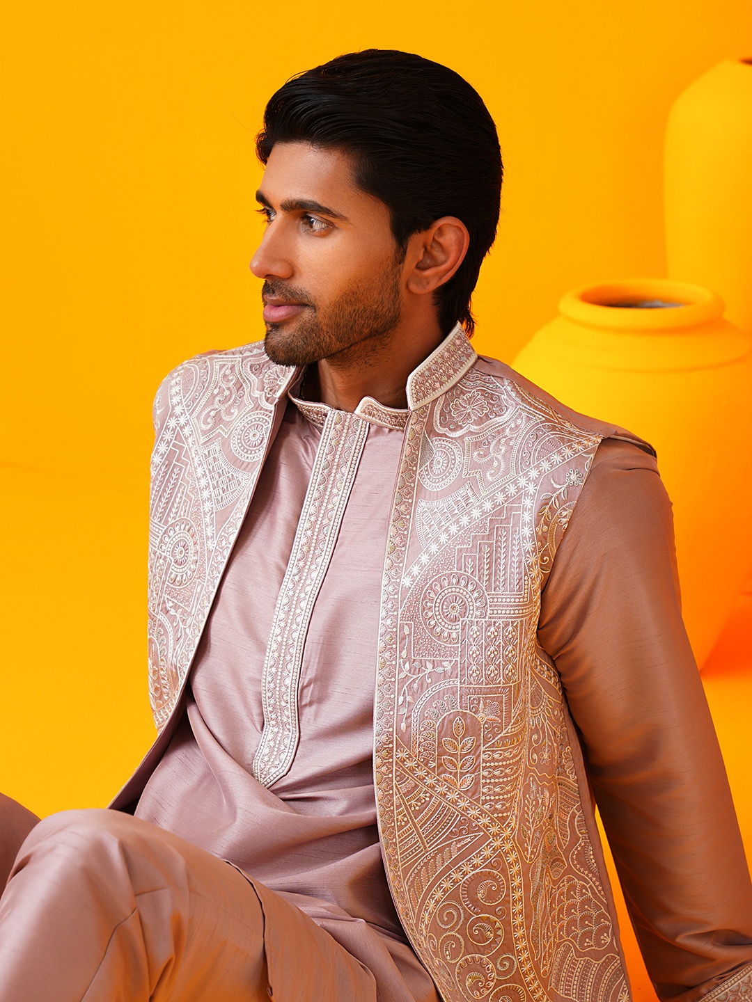 

SOJANYA LUXE Ethnic Motifs Embroidered Mandarin Collar Straight Kurta & Trouser & Jacket, Pink