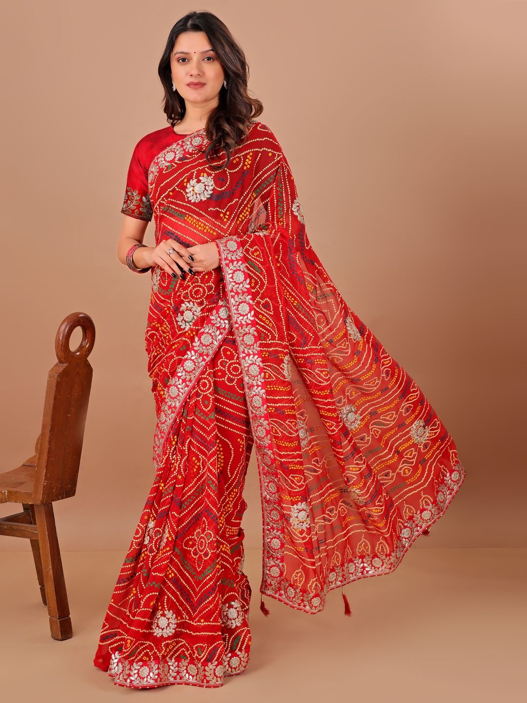 

Mitera Bandhani Embroidered Bandhani Saree, Red