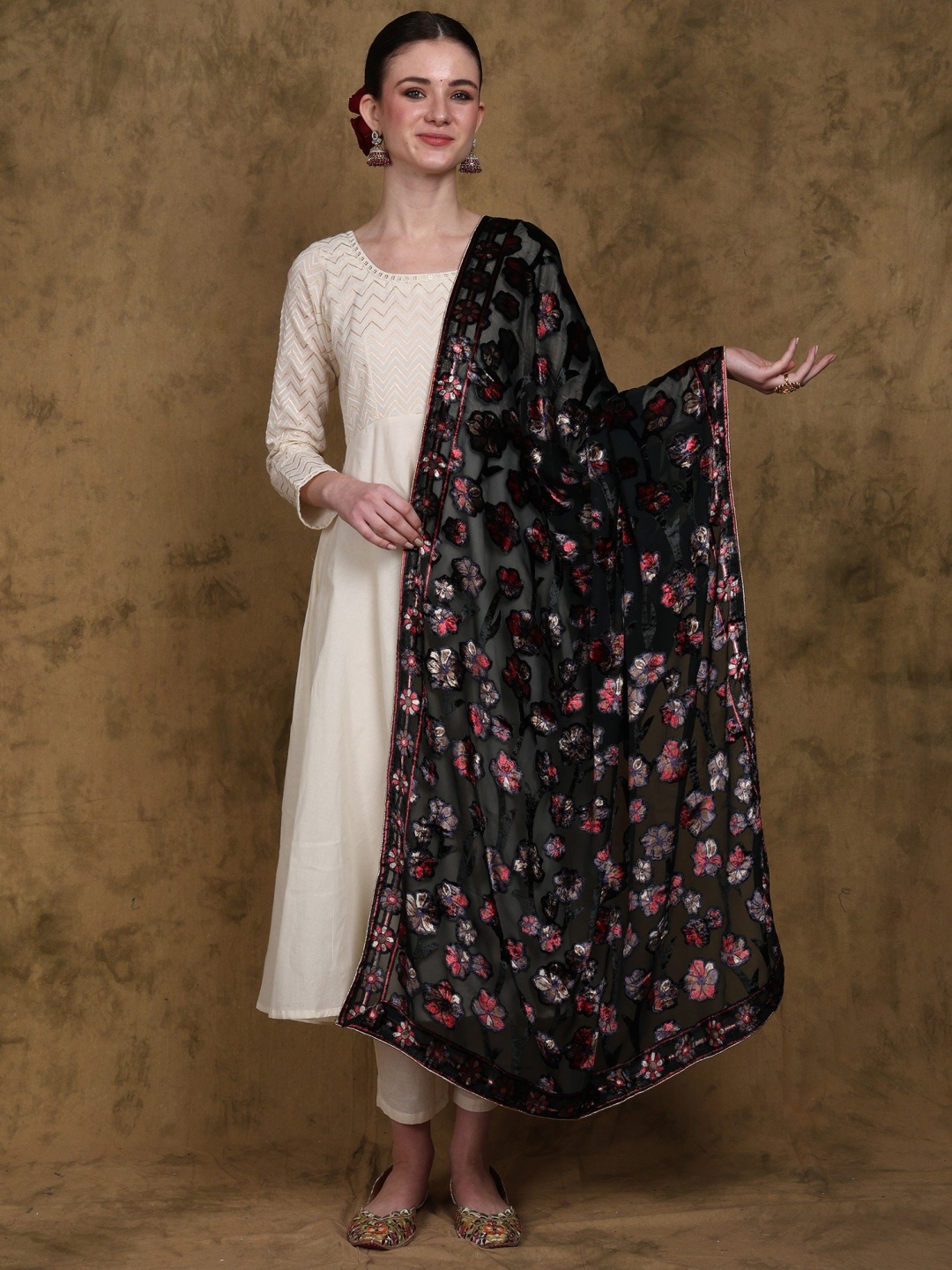 

Exotic India Green Gables Hibiscus Floral Pattern Brasso Velvet Dupatta