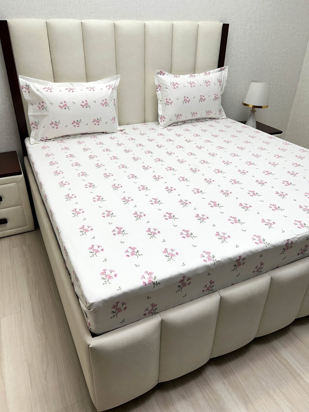 

Pure Decor Royal Passion Pink Printed Pure Cotton 250 TC Queen Bedsheet set 2.28m x 2.54m, White