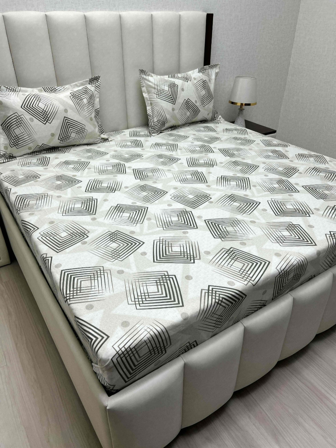 

Pure Decor Royal Passion Beige Printed Pure Cotton 330 TC Queen Bedsheet set 2.28m x 2.54m