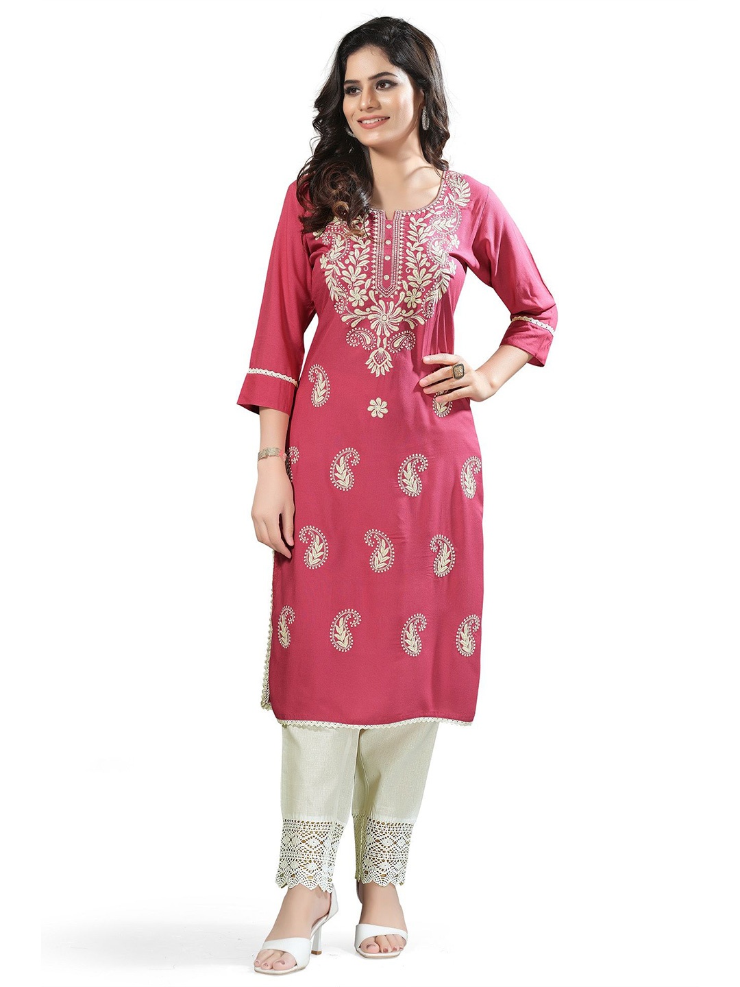 

DREAM & DZIRE Paisley Embroidered Pure Cotton Round Neck Pure Cotton Straight Kurta, Pink