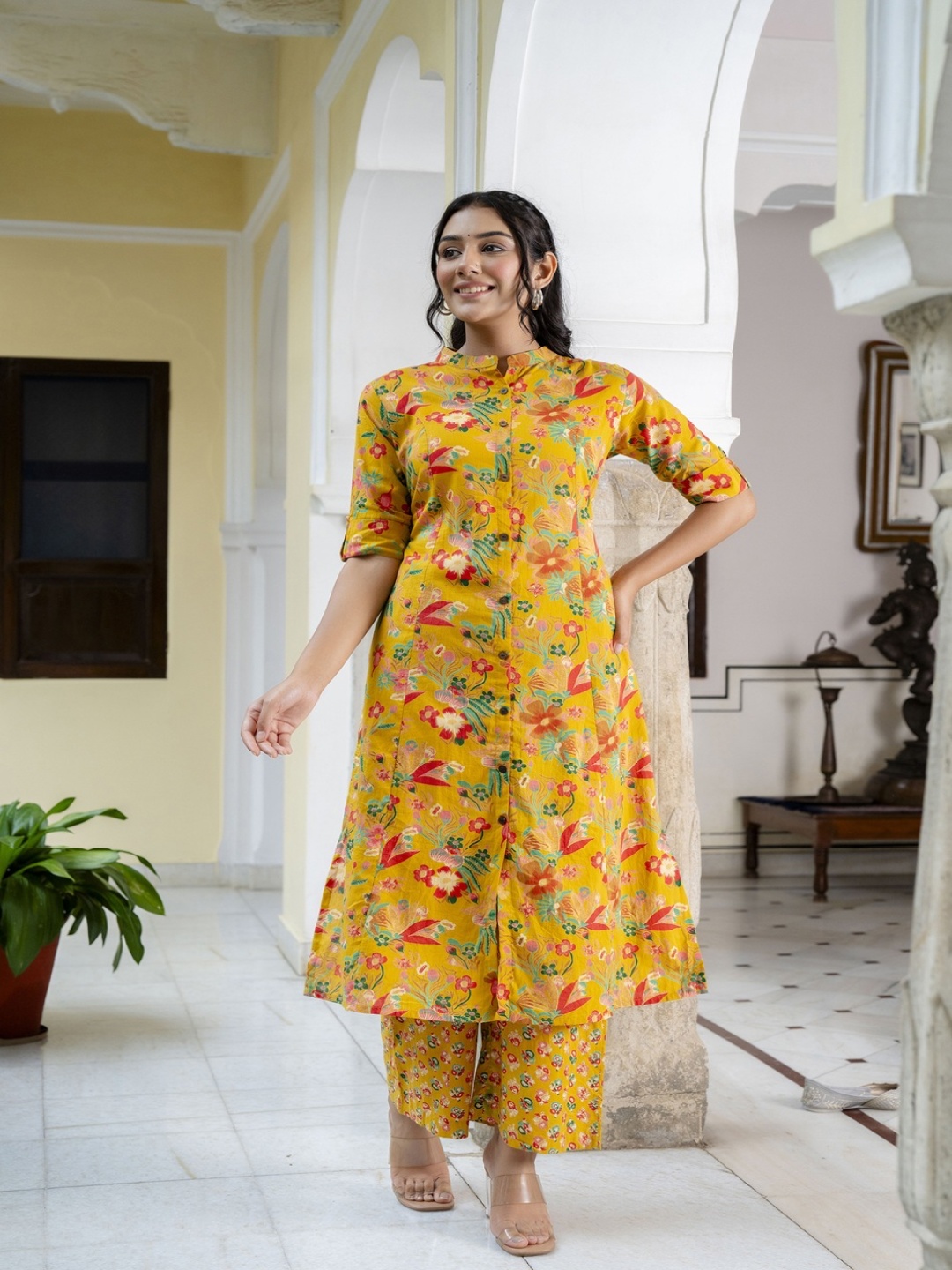 

Demirner Women Floral Printed Regular Kurta with Palazzos, Yellow