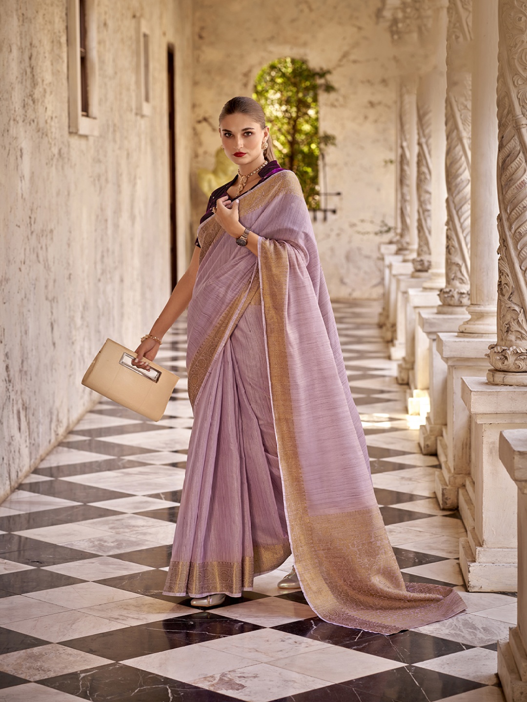 

AVANSHEE Woven Design Zari Saree, Purple