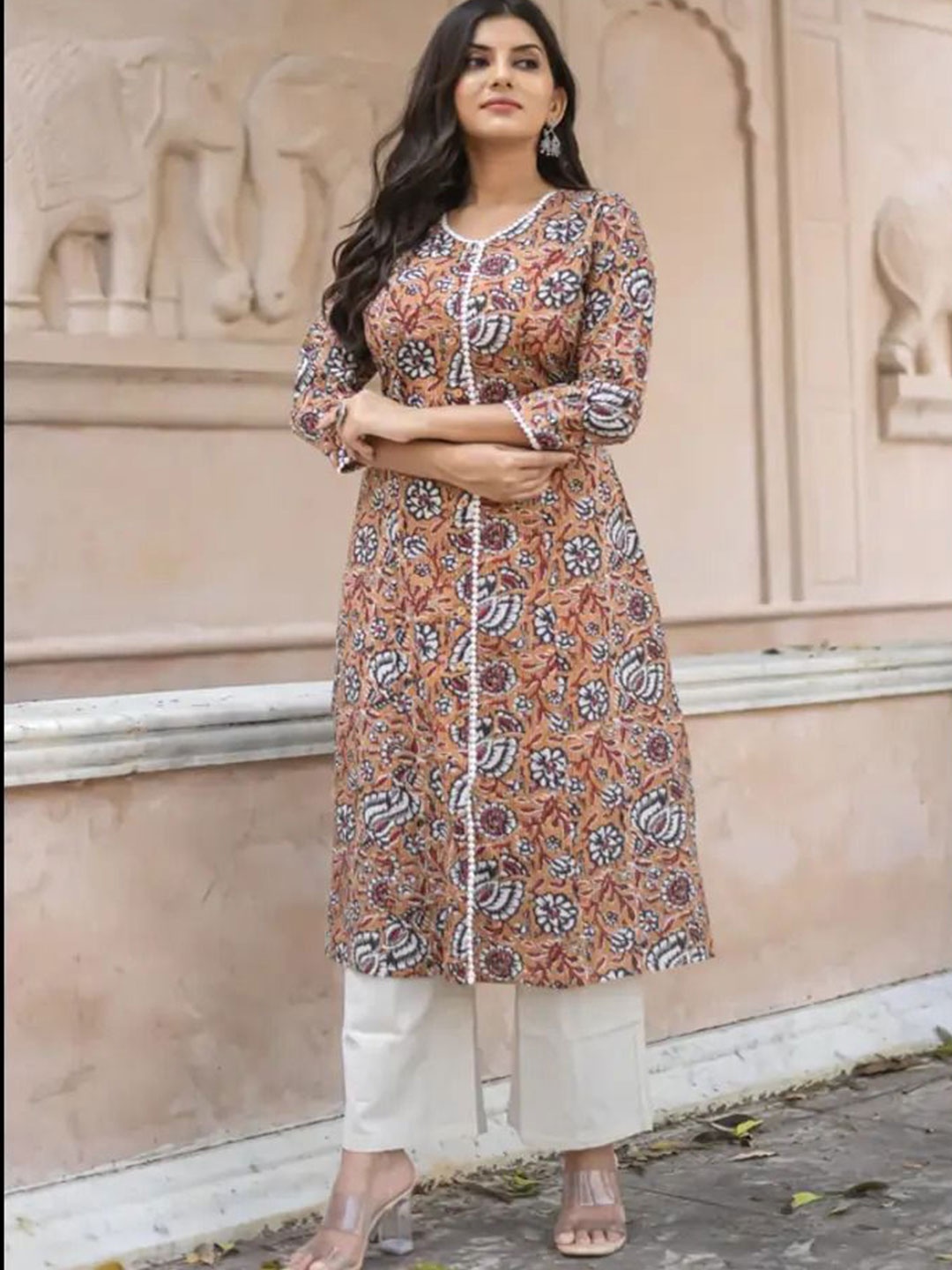 

Vivika Floral Printed Pure Cotton Round Neck Kurta, Mustard