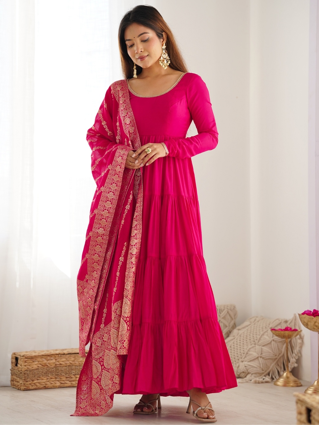 

ETHNICSUPPLY Women Printed Tiered Chanderi Silk Kurta with Trousers & With Dupatta, Pink