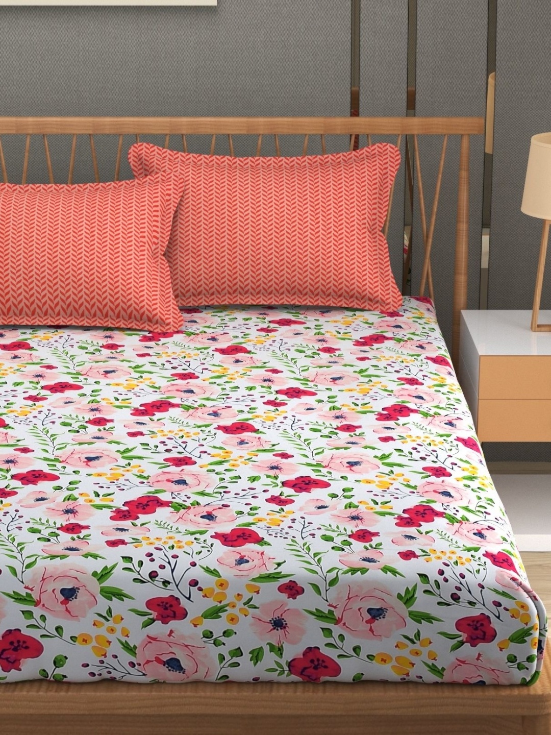 

MAFATLAL White & Pink Floral 160 TC Queen Bedsheet with 2 Pillow Covers