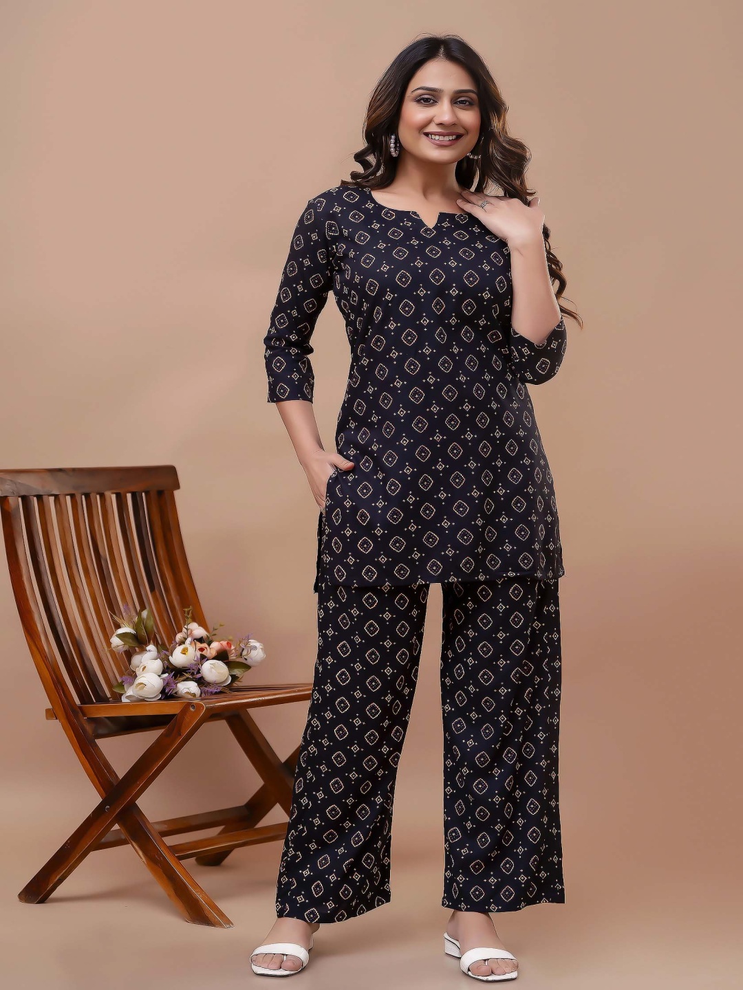 

FEMARY Women Floral Printed Regular Kurti with Trousers, Black