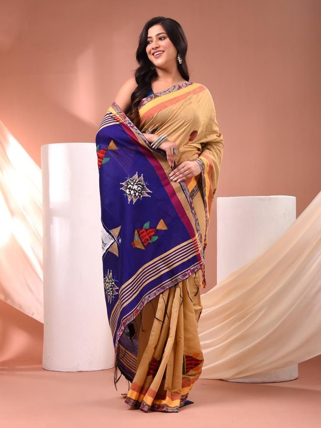 

VIBHAVARI Ethnic Motifs Silk Blend Saree, Beige