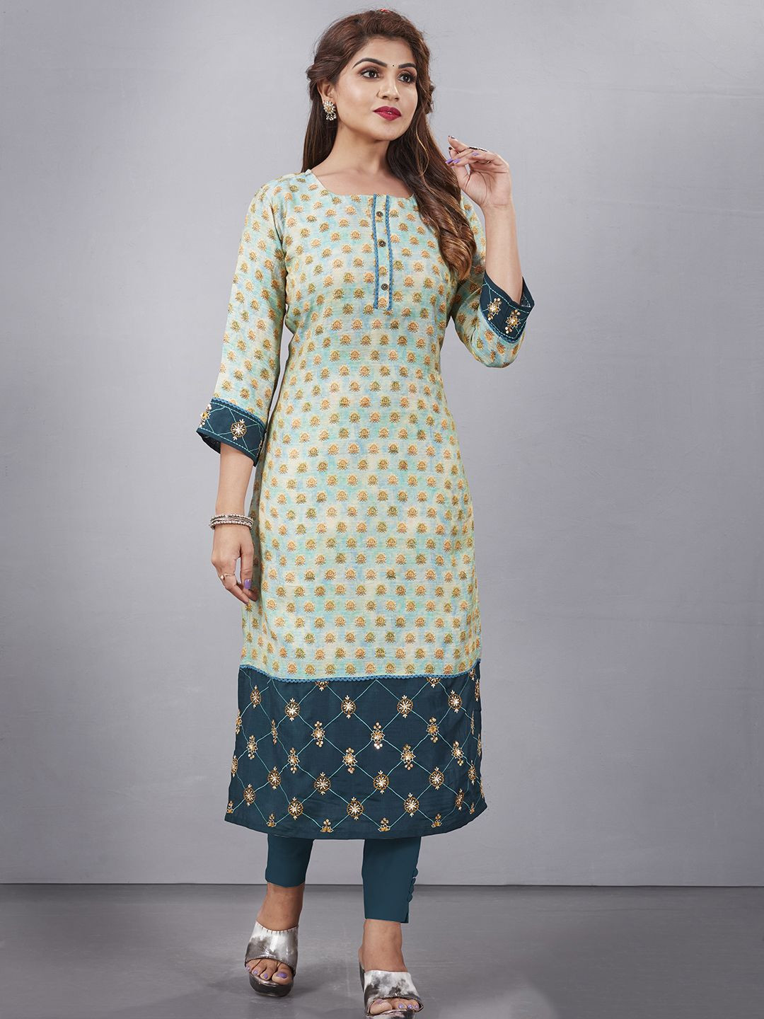 

Krimmple Floral Embroidered Boat Neck Pure Silk Straight Kurta, Blue