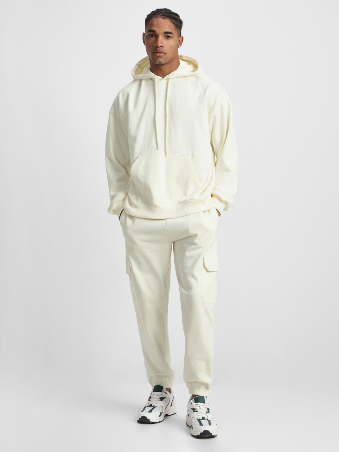 

VEIRDO Marsh Mellow Plain Winter Hooded Pure Cotton Sweatshirt with Joggers, Off white