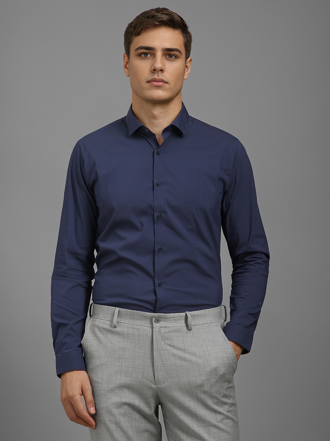 

Louis Philippe Sport Men Super Fit Solid Casual Shirt, Navy blue