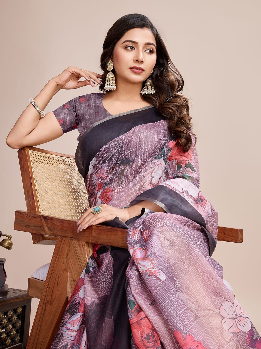 

Suha Floral Linen Blend Saree, Black