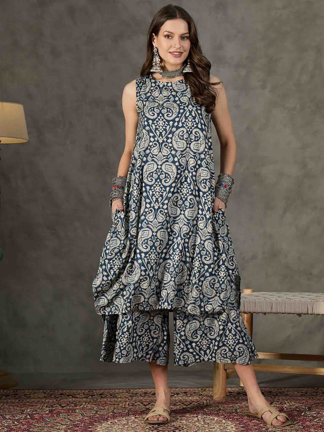 

InWeave Women Ethnic Motifs Printed Regular Kurta with Palazzos, Grey