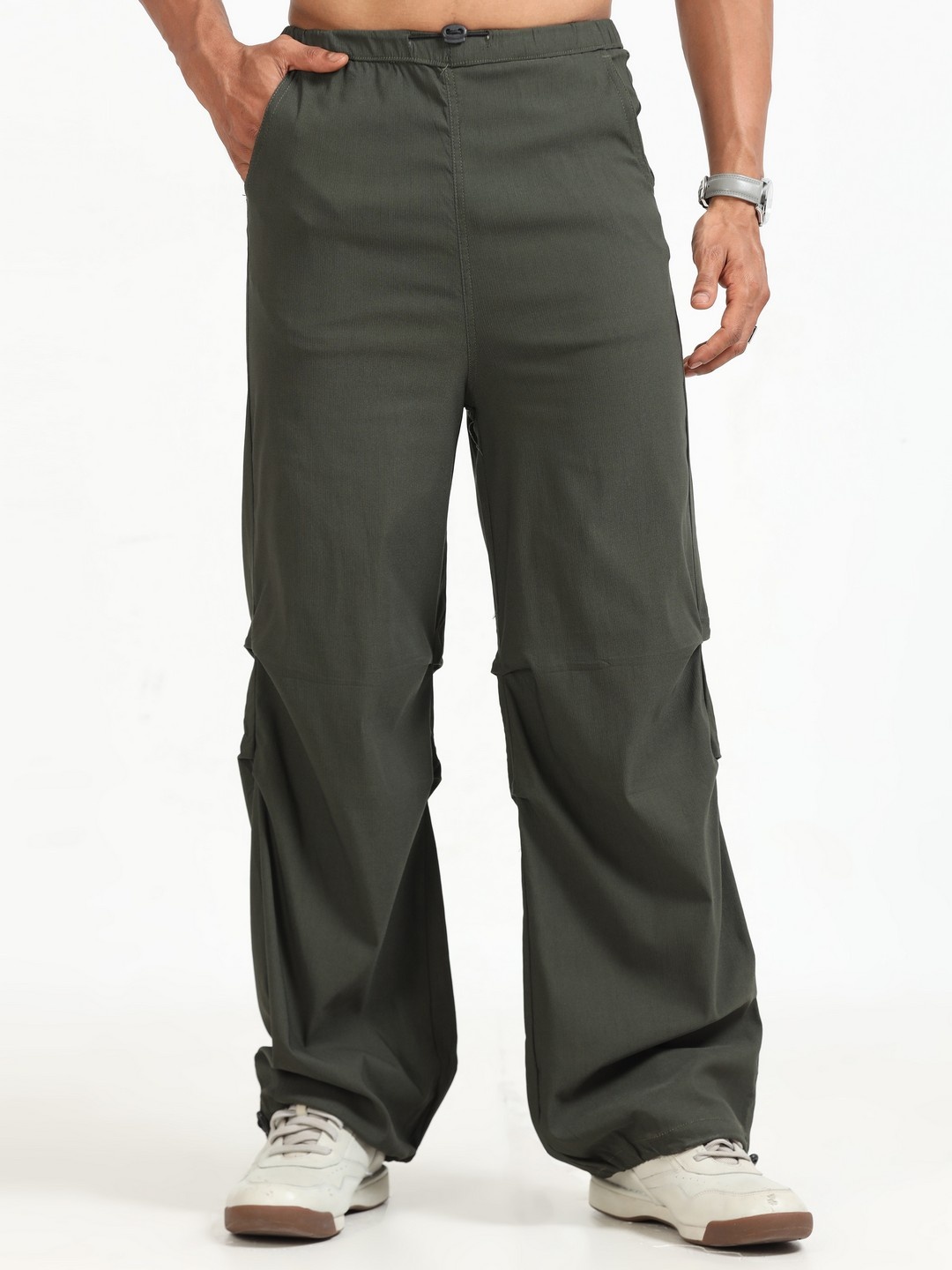 

NEVER NEUD Men Loose Fit Oversized Baggy Parachute Trousers, Olive