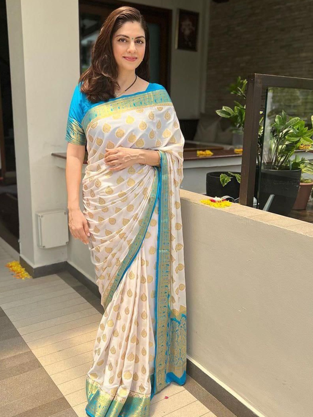 

A TO Z CART Woven Design Zari Pure Silk Kanjeevaram Saree, White
