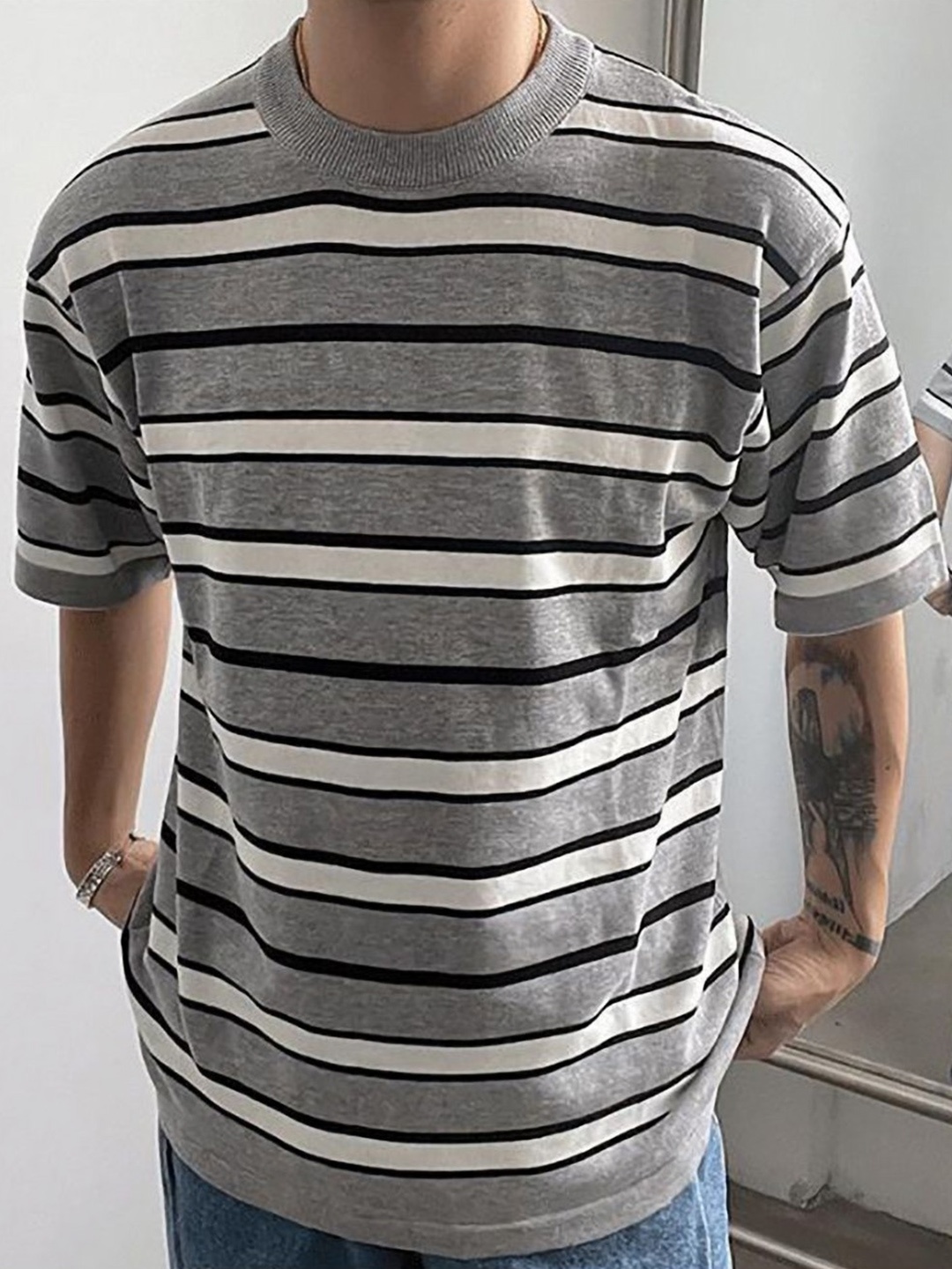 

StyleCast x Revolte Men Striped Raw Edge T-shirt, Grey