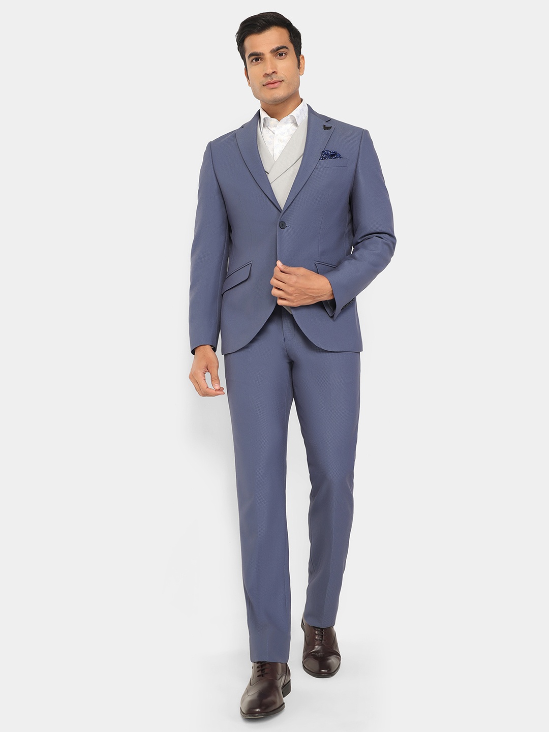 

Blackberrys Slim-Fit Single-Breasted Three-Piece Suit, Blue