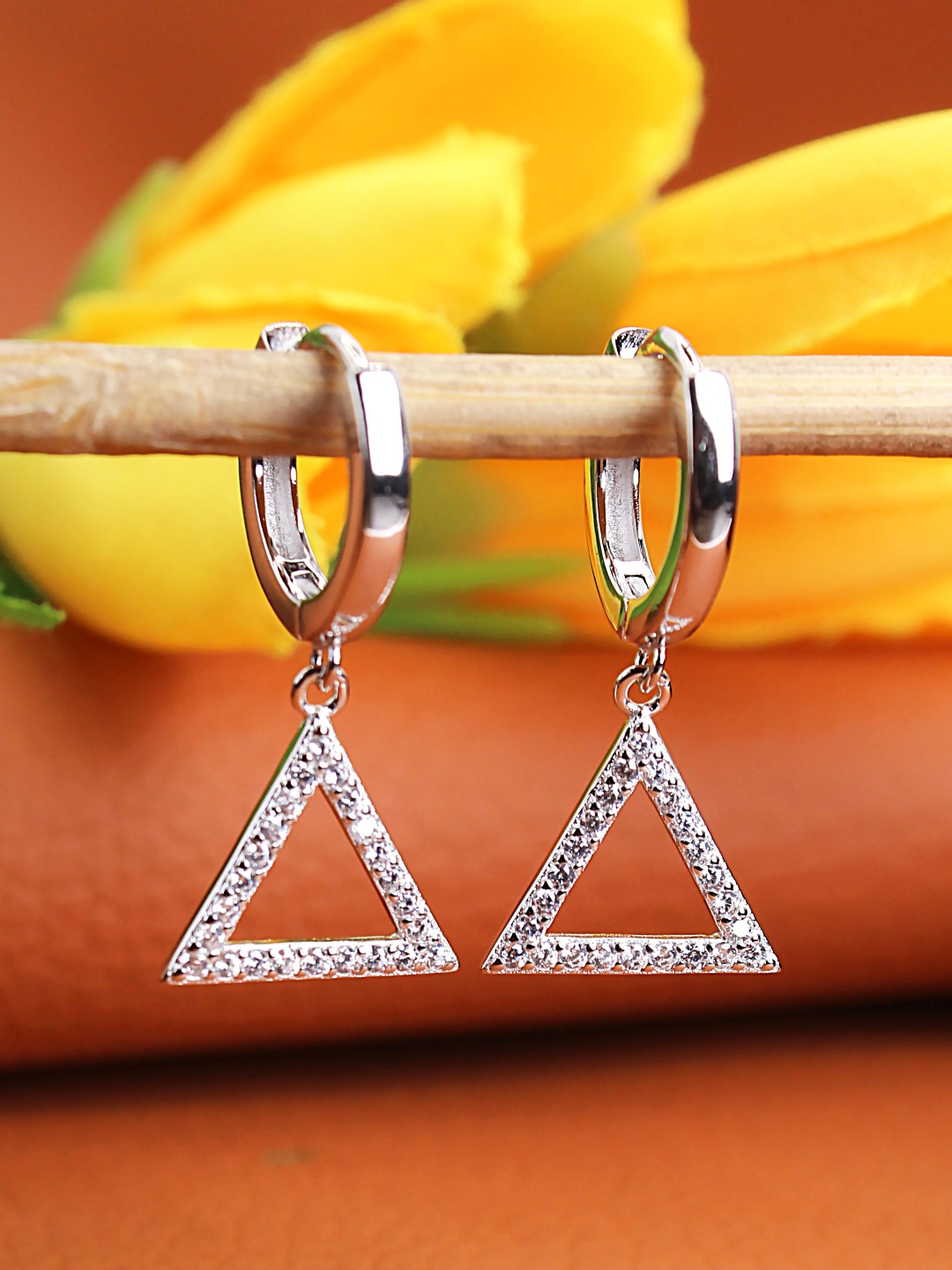 

DEVASHREE Triangular Hoop Earrings, White