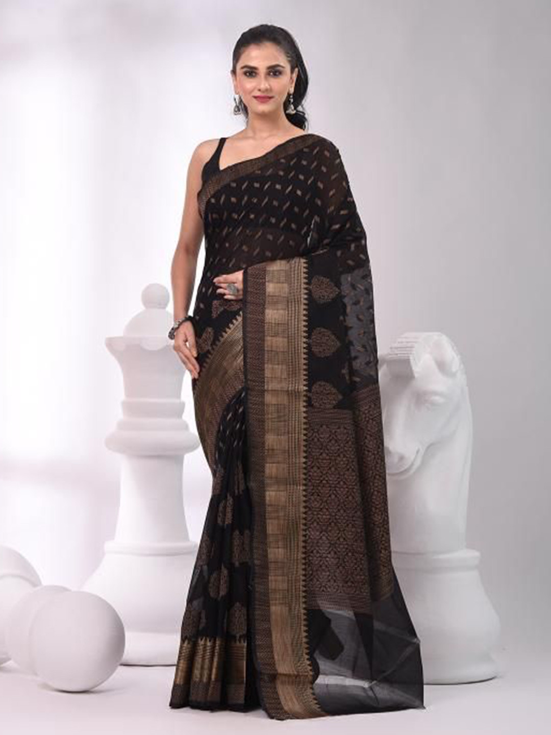 

VIBHAVARI Ethnic Motifs Printed Zari Saree, Black