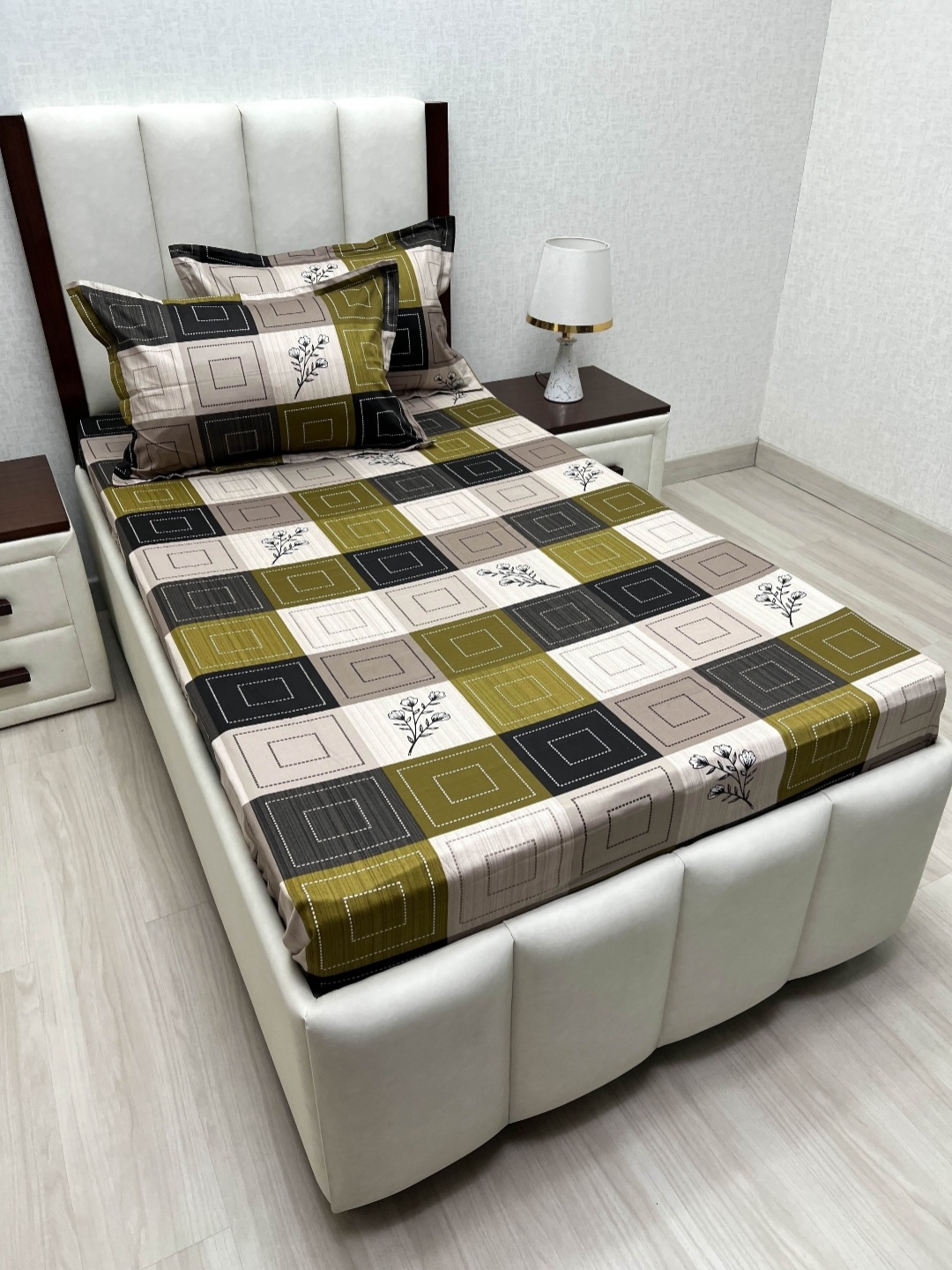 

Pure Decor Lounge Fur Green Printed 240 TC Pure Cotton Single Bedsheet Set-1.73 m x 2.36m
