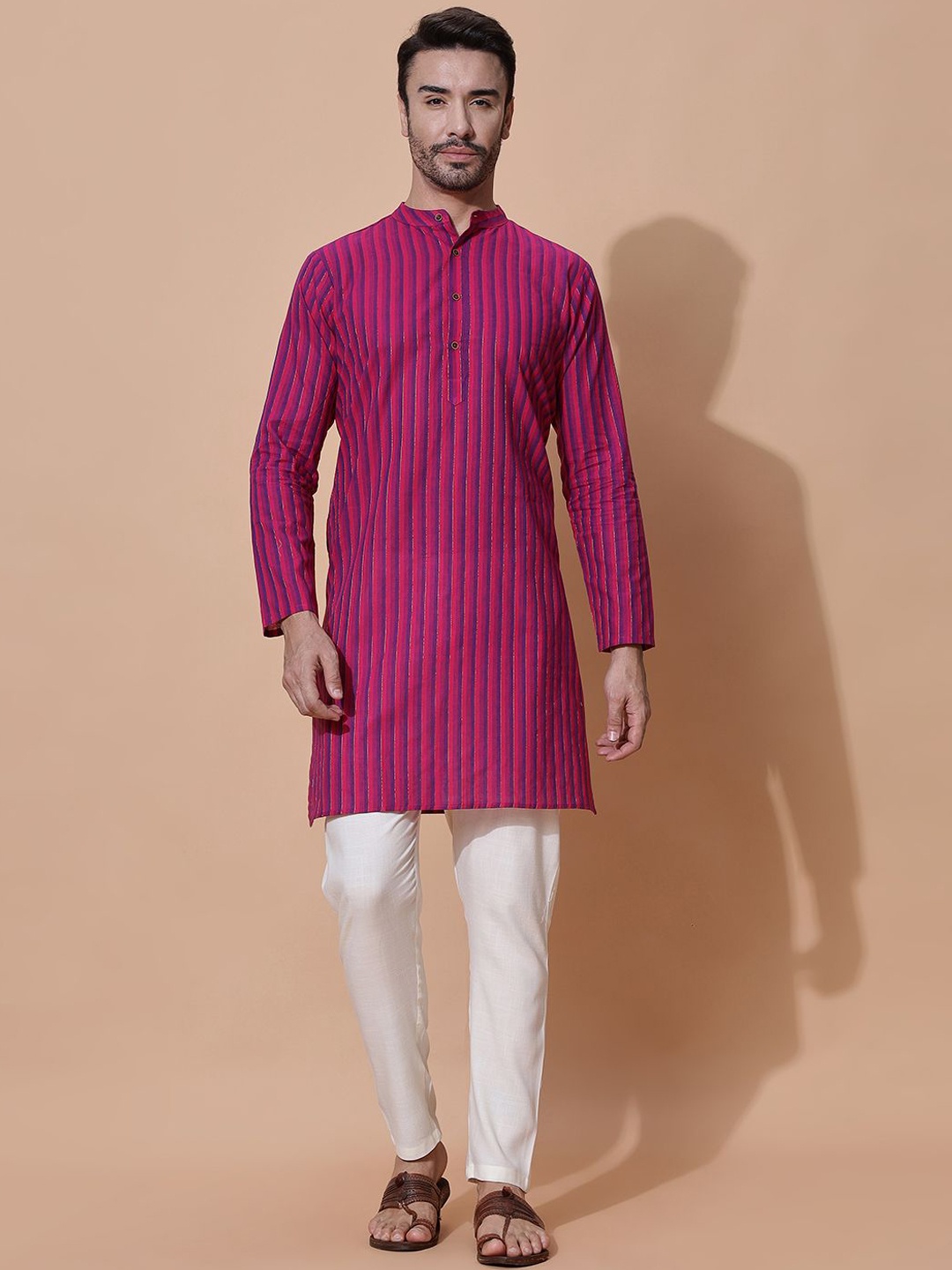 

MOSHI Men Striped Thread Work Handloom Kurta, Magenta