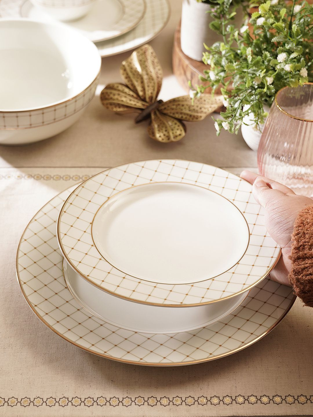 

Pure Home and Living Unisex White Plates
