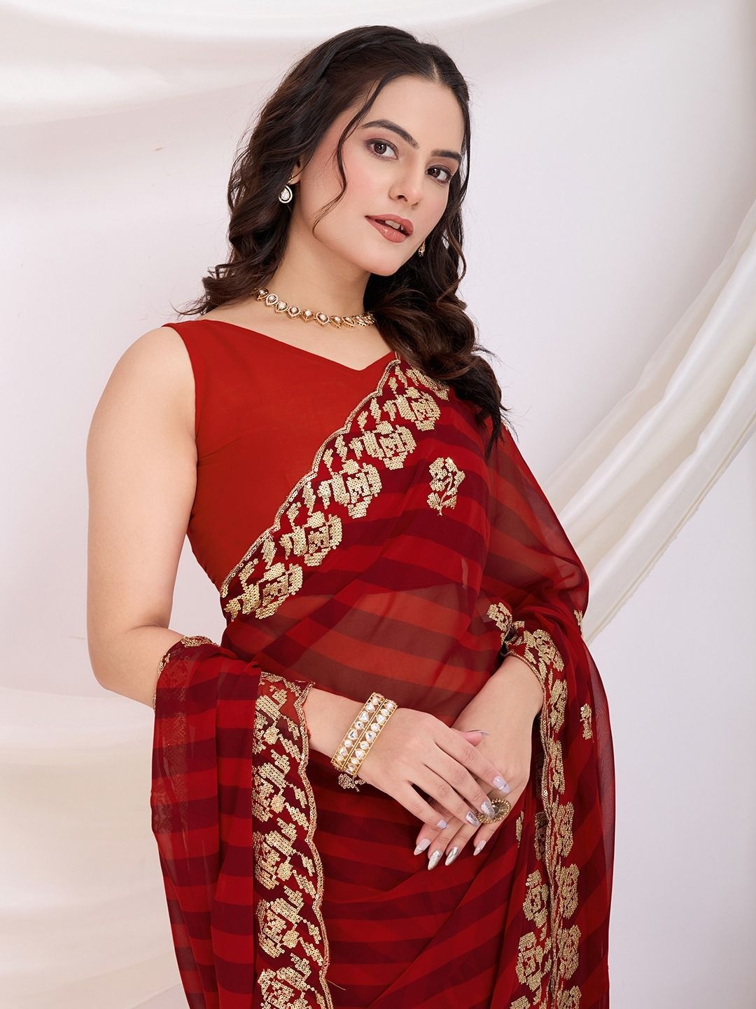 

VenderVilla Floral Sequinned Pure Georgette Saree, Maroon