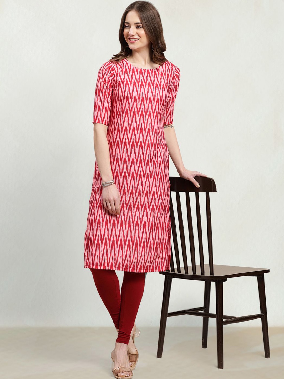 

Moda Rapido Chevron Printed Round Neck Straight Kurta, Pink