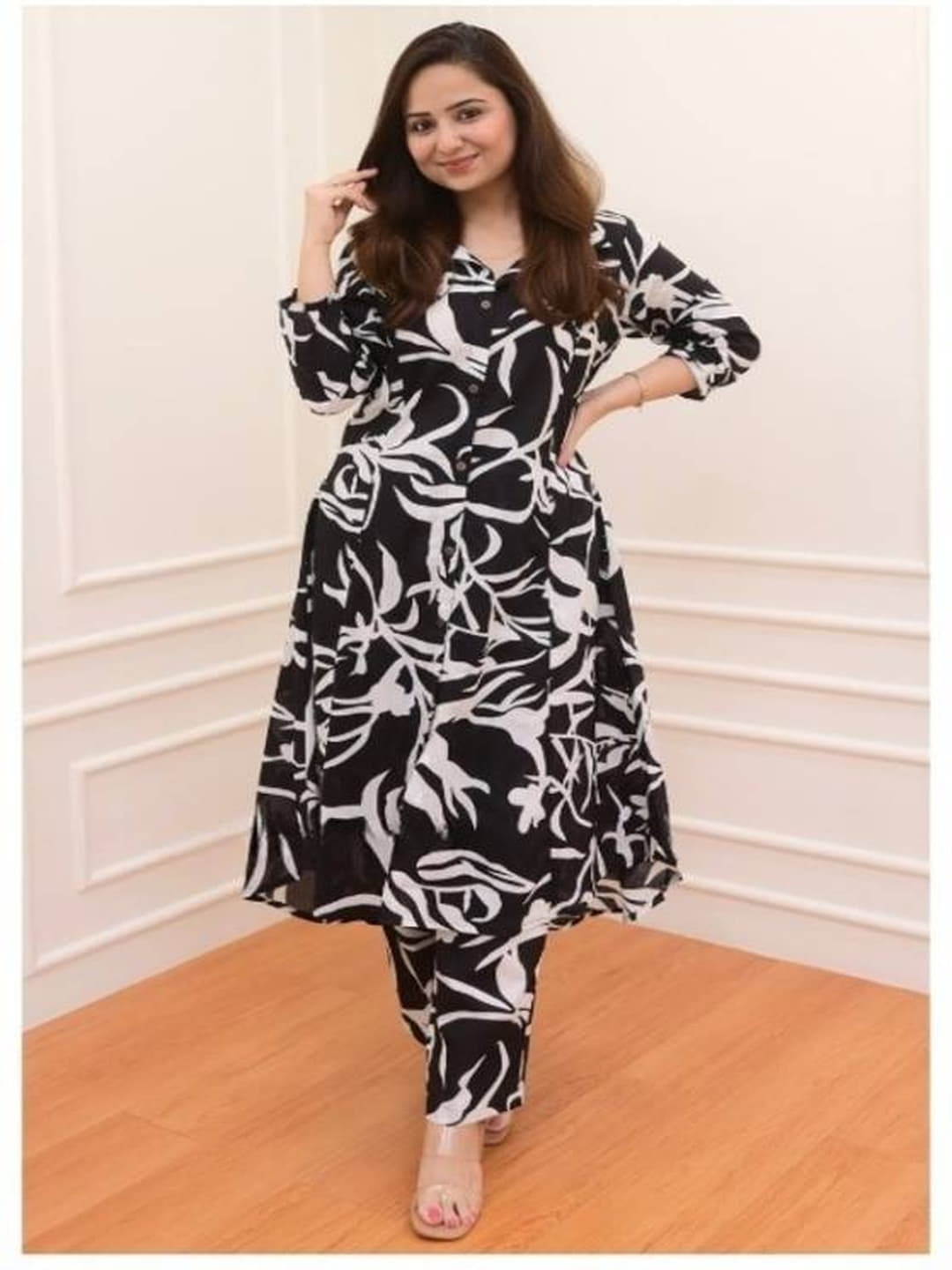 

The loom craft Floral Printed Shirt Collar A-Line Kurta With Trouser, Black