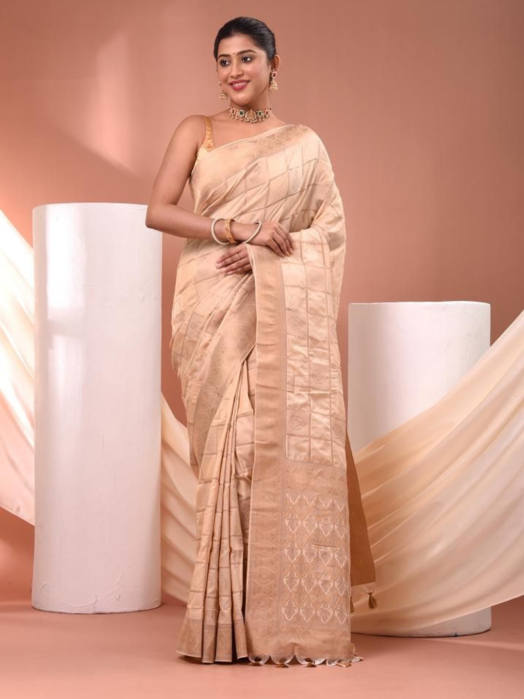 

VIBHAVARI Checked Zari Chanderi Saree, Beige