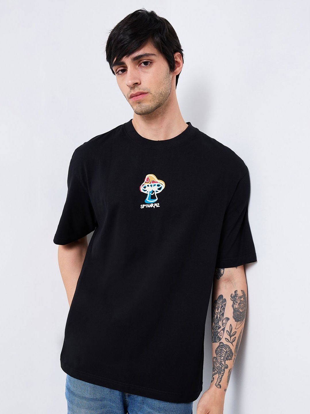 

SPYKAR Men Graphic Printed Round Neck Cotton Relaxed Fit T-shirt, Black
