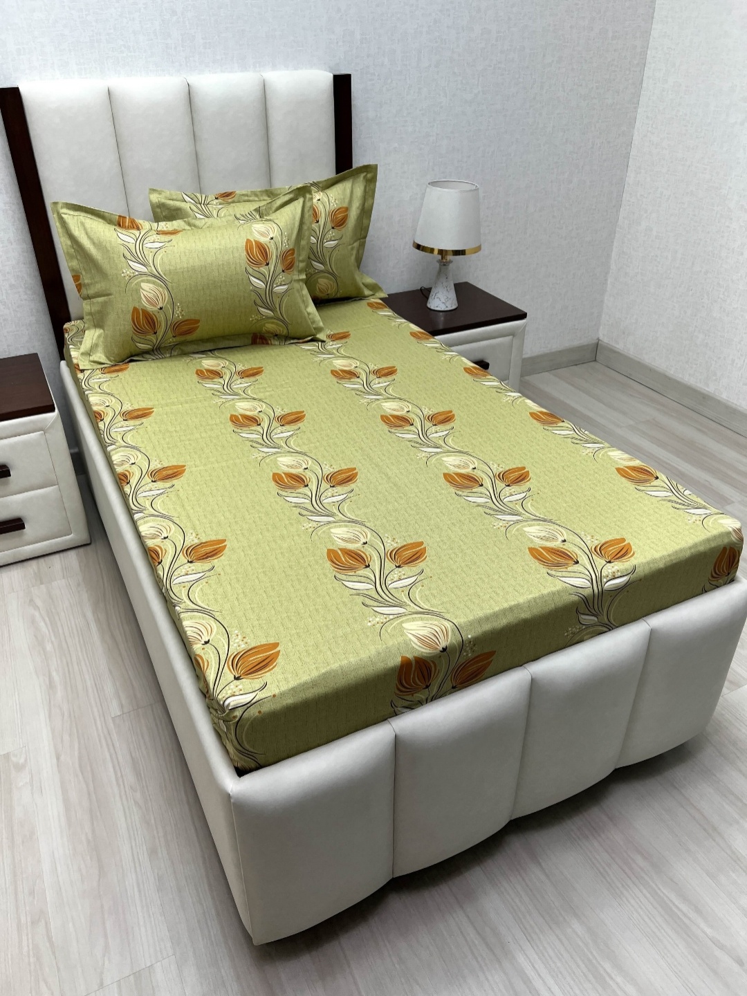 

Pure Decor Green & Brown Floral Pure Cotton Single Bedsheet Set 1.73 m x 2.36 m