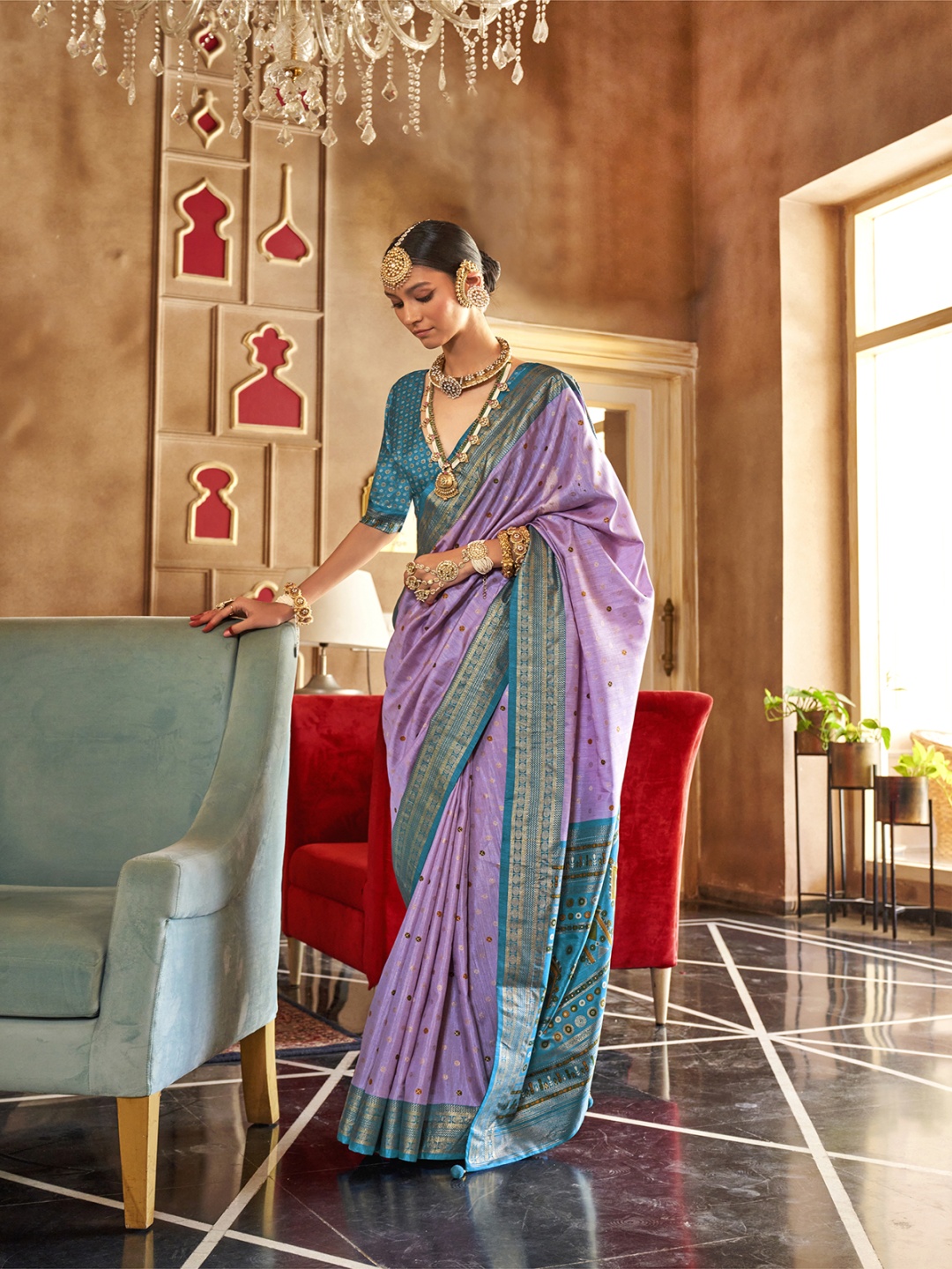 

AVANSHEE Ethnic Motifs Zari Saree, Purple