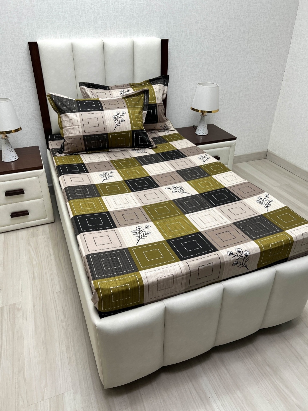 

Pure Decor Lounge Fur Black Pure Cotton 210 TC Single Bedsheet Set 1.73 m x 2.36 m