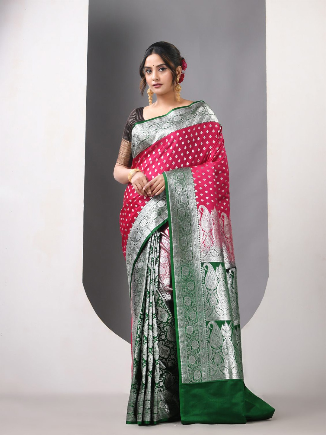 

Charukriti Woven Design Zari Pure Silk Banarasi Saree, Fuchsia