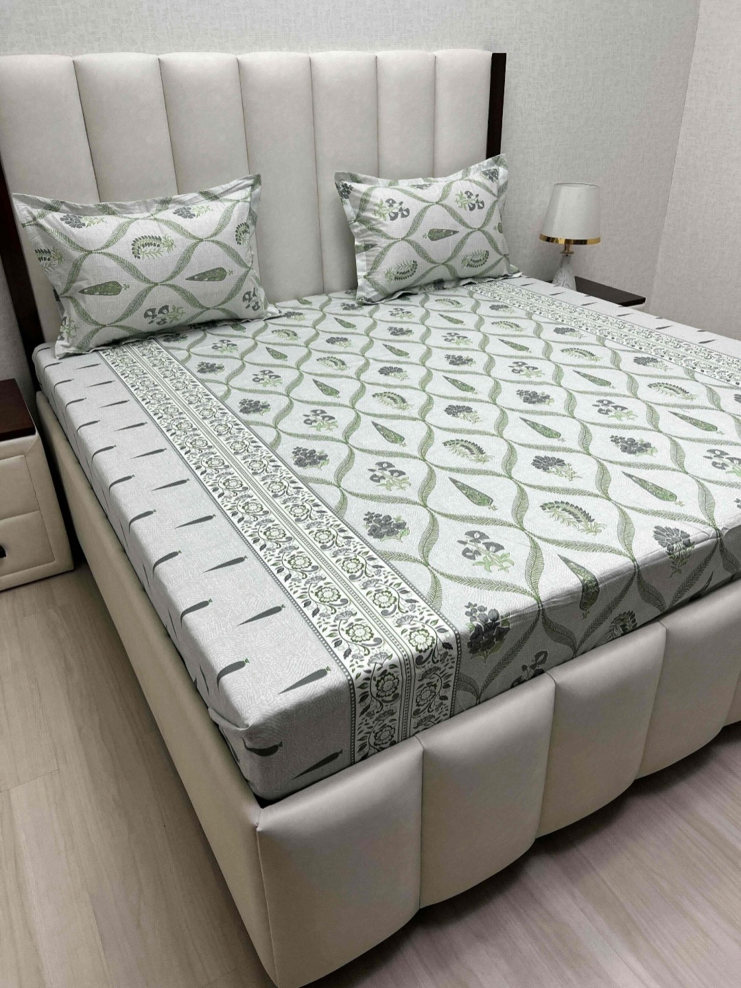 

Pure Decor Royal Passion Green Printed Pure Cotton 380TC Queen Bedsheet Sets-2.28m x 2.54m