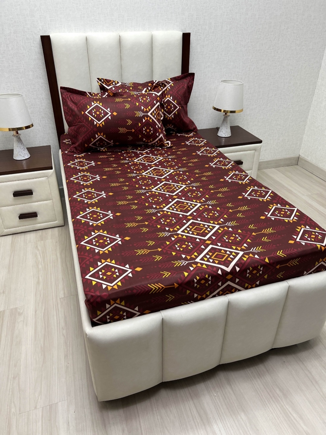 

Pure Decor Marron Geometric Printed Pure Cotton 350 TC Single Bedsheet Set-1.73 m x 2.36 m, Maroon